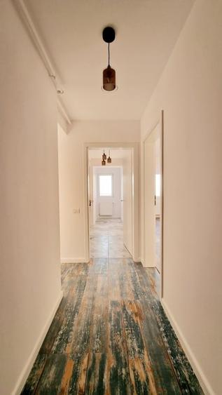 Apartament cu 3 camere decomandat în Andronache