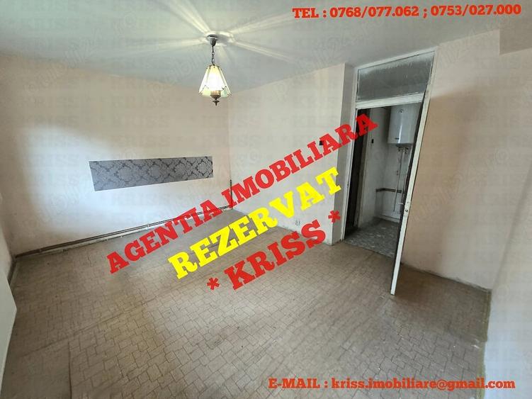 Apartament cu 3 camere decomandat în Teilor