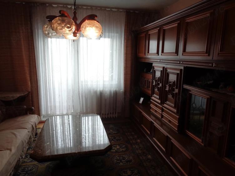 Apartament cu 3 camere semidecomandat în Micălaca