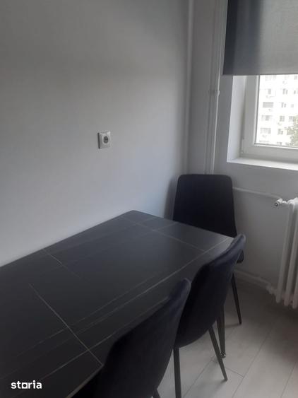 Apartament cu 2 camere decomandat în Titan