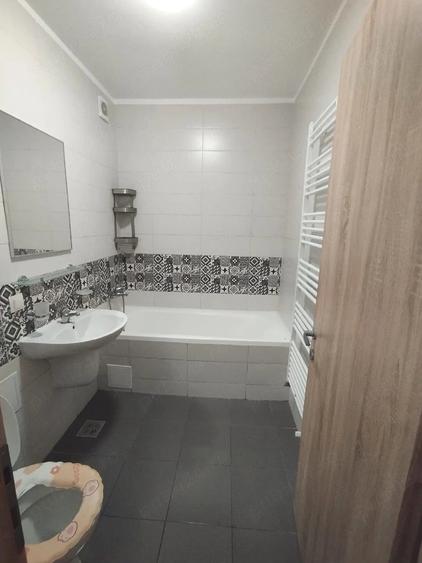 Apartament cu 2 camere decomandat în Tractorul