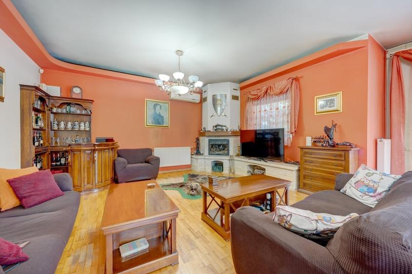 Casă cu 6 camere cu Teren 1576 Mp în Fundeni