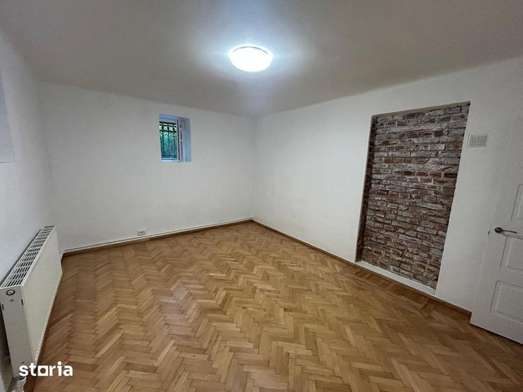Apartament cu 5 camere în Dămăroaia