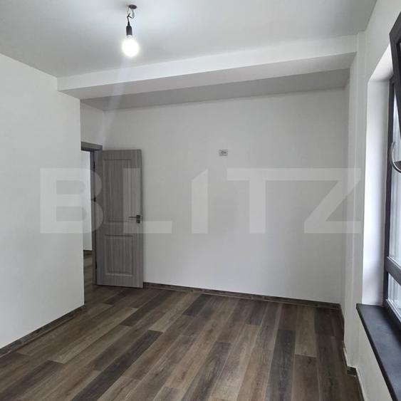 Apartament cu 3 camere semidecomandat în Micro 17