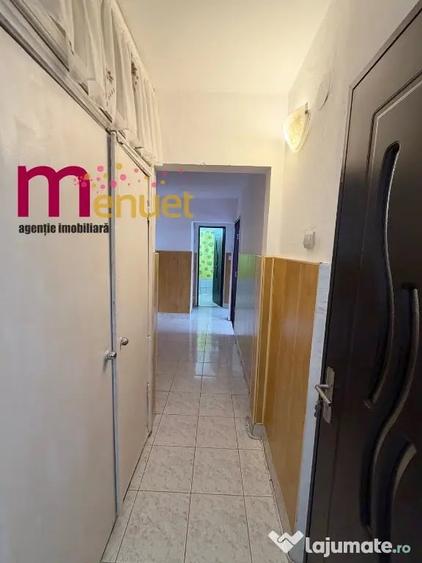 Apartament cu 3 camere decomandat în E3