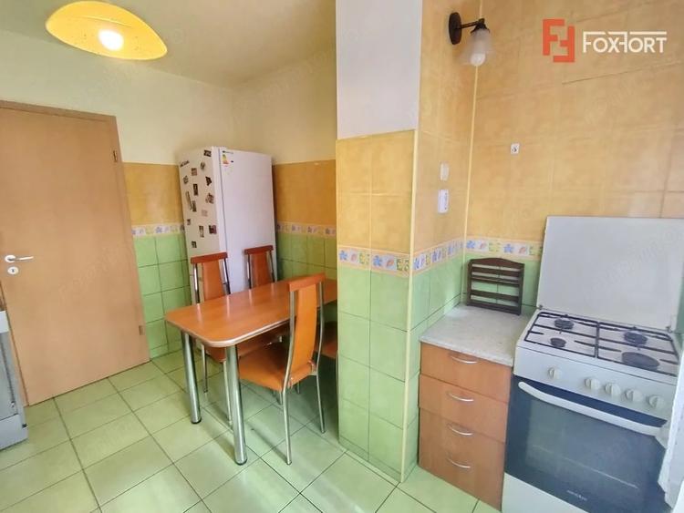 Apartament cu 4 camere decomandat în Soarelui