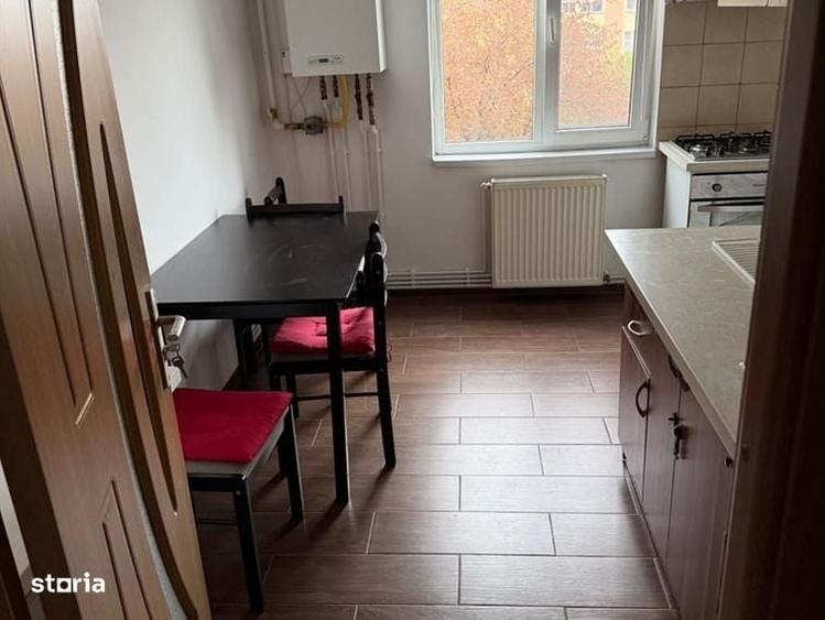 Apartament cu 3 camere decomandat în Teilor