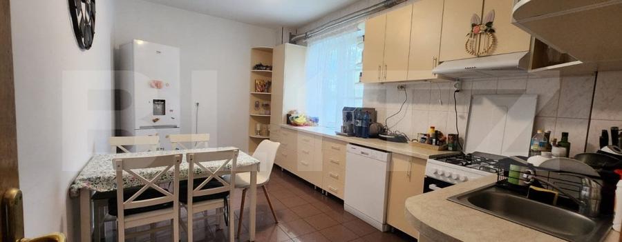 Casă individuală cu 12 camere cu Piscina în Platou