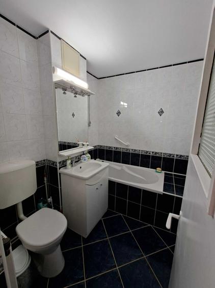 Apartament cu 3 camere decomandat în Valea Aurie
