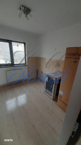 Casă cu 6 camere cu Teren 837 Mp în Nord