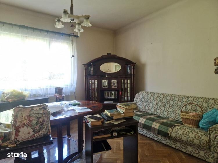 Casă cu 3 camere decomandat în Central