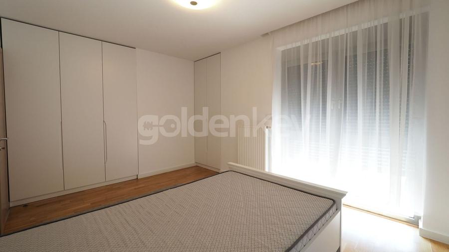 Apartament cu 4 camere decomandat în Băneasa