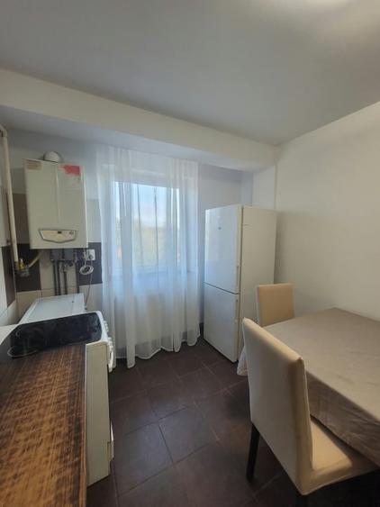 Apartament cu 3 camere decomandat, mobilat în Gării