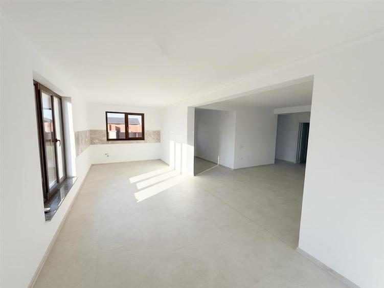 Casă cu 4 camere cu Teren 500 Mp în Sântandrei