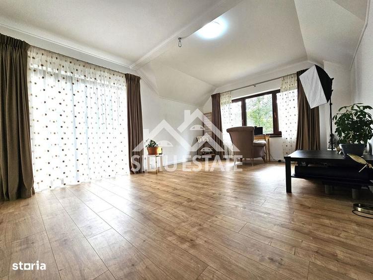 Casă cu 4 camere în Sadu