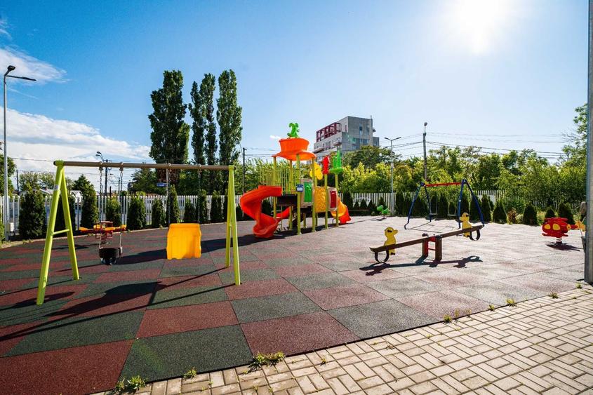 Apartament cu 3 camere decomandat, mobilat în Central