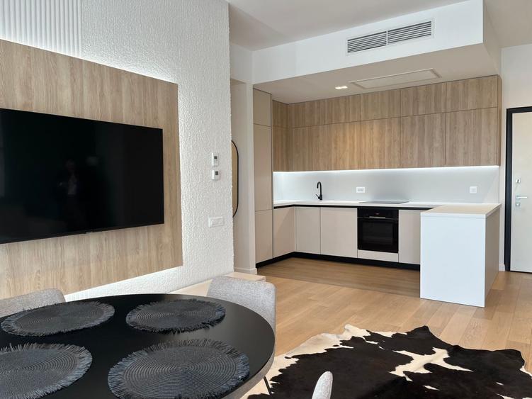 Apartament cu 3 camere semidecomandat, mobilat în Floreasca