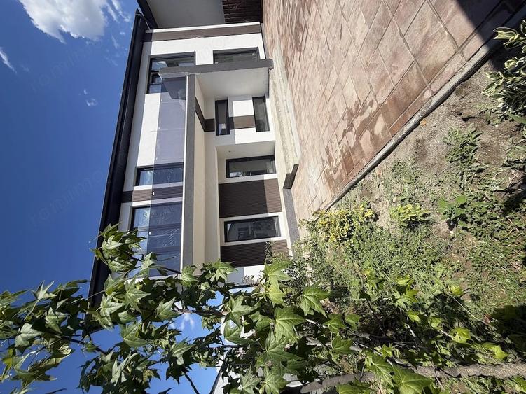 Casă cu 6 camere cu Teren 586 Mp în Slătioara