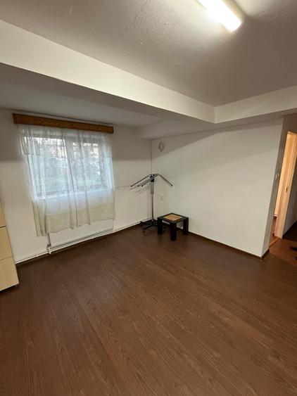 Casă cu 4 camere cu Teren 10 Mp în Central