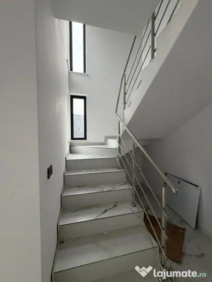 Casă cu 3 camere cu Teren 370 Mp în Central