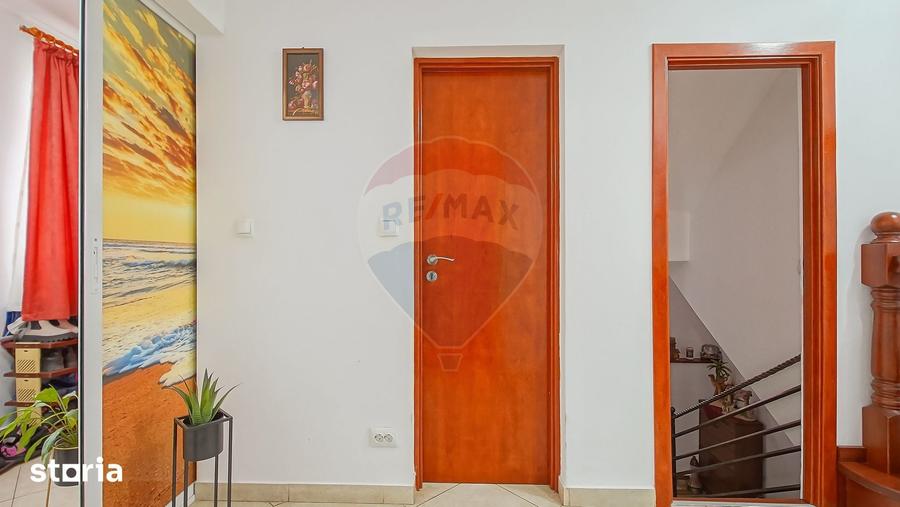Casă cu 9 camere cu Teren 377 Mp în Central