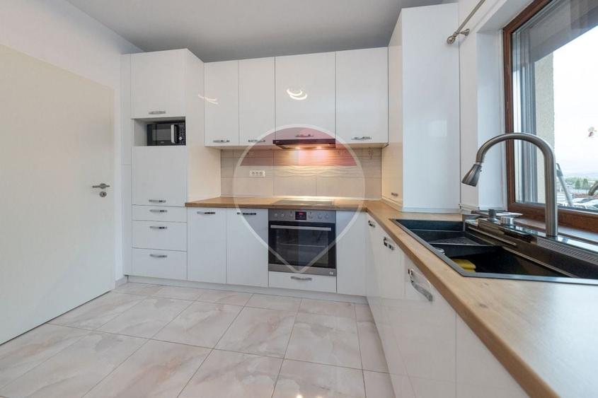 Apartament cu 2 camere, mobilat în Sânpetru