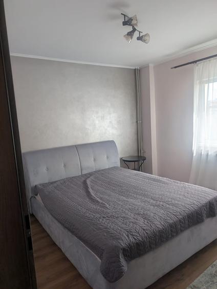 Apartament cu 3 camere semidecomandat în Sebastian