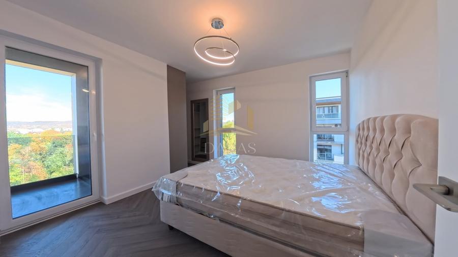 Apartament cu 3 camere semidecomandat, mobilat în Sopor