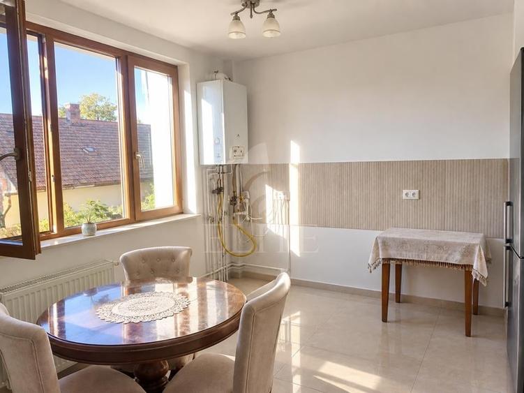 Apartament cu 3 camere semidecomandat în Andrei Mureșanu