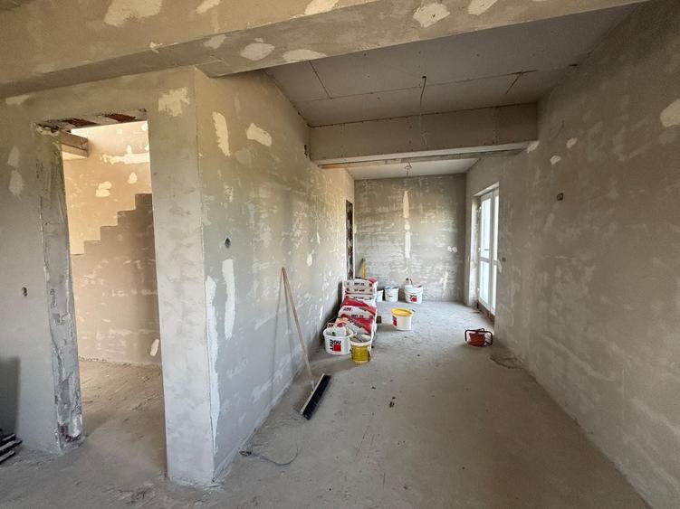 Duplex cu 4 camere cu Canalizare în Mohu