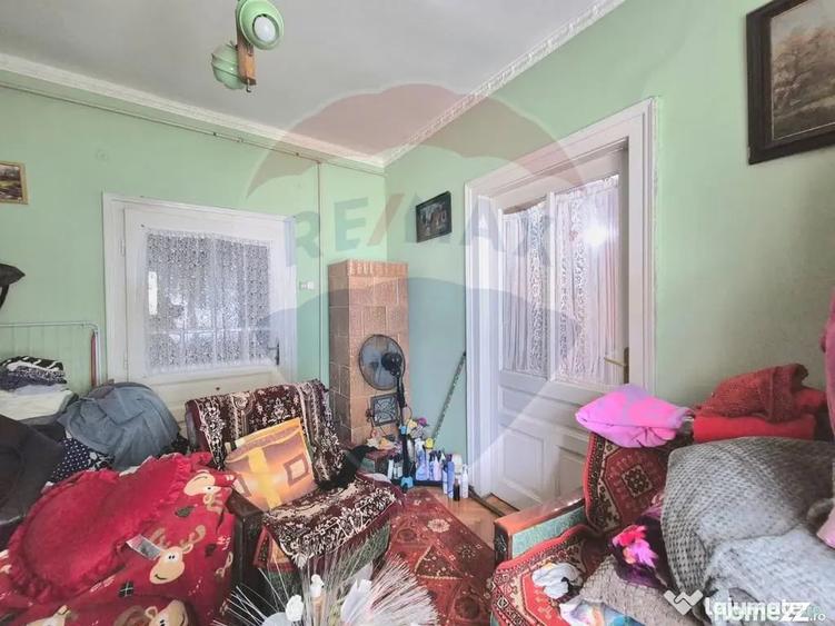 Casă cu 3 camere cu Teren 1100 Mp în Pârneava