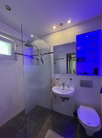 Apartament cu 3 camere decomandat în Spitalul Județean