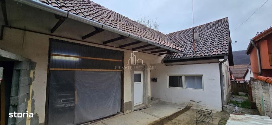 Casă cu 2 camere decomandat în Angofa