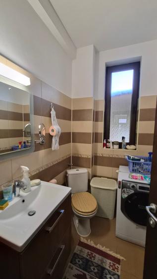 Casă individuală cu 5 camere cu Teren 380 Mp în Lazu