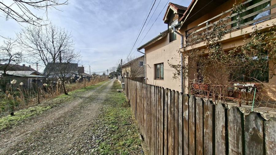 Casă individuală cu 3 camere cu Canalizare în Sângeorgiu de Mureș
