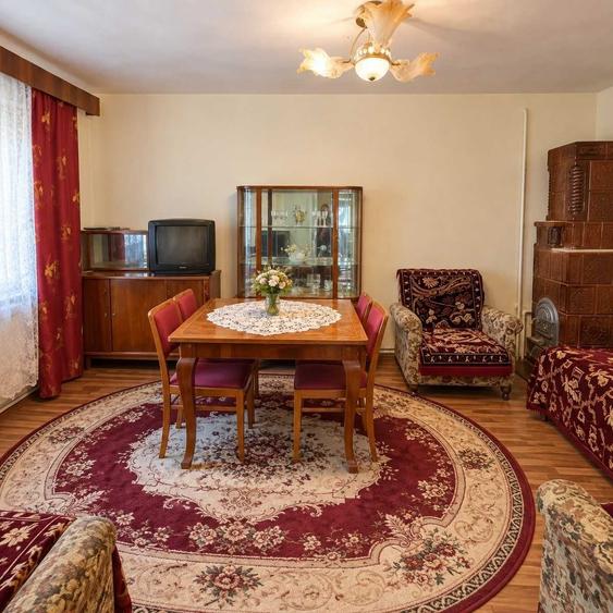 Casă cu 4 camere decomandat în Central