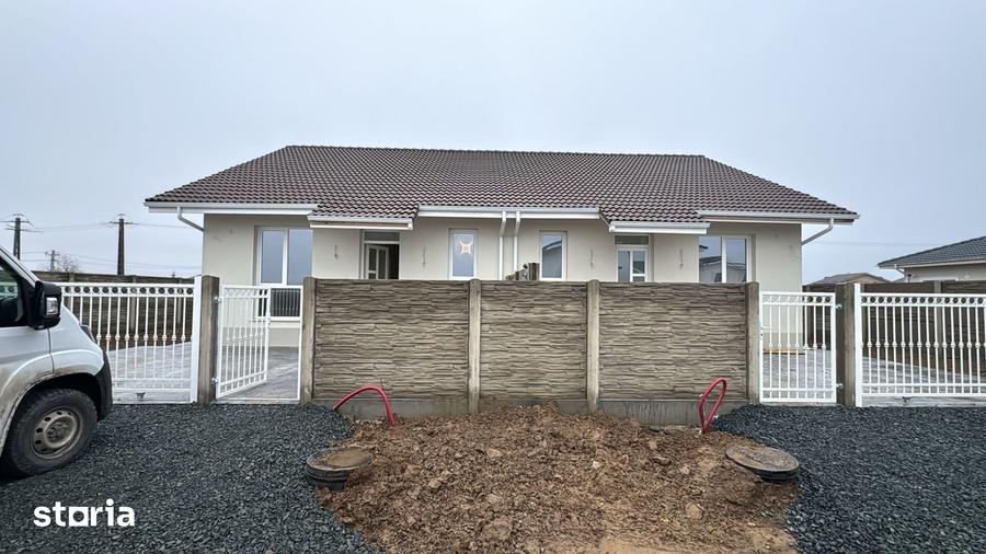 Apartament cu 3 camere în Bucovăț