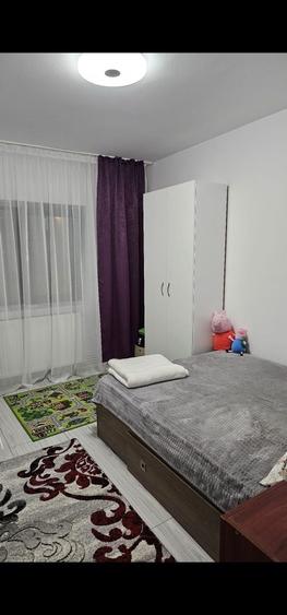 Apartament cu 3 camere decomandat în Lacu