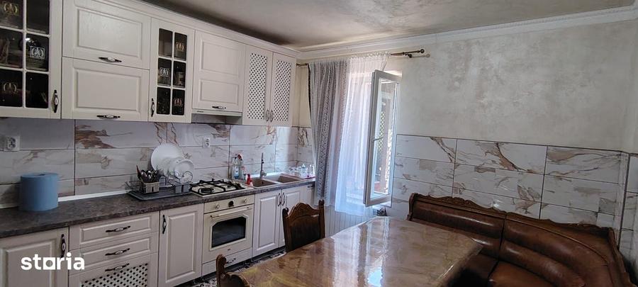 Casă cu 5 camere cu Teren 250 Mp în Central