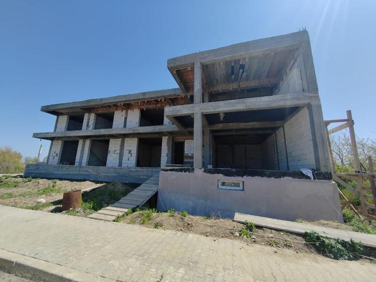 Duplex cu 10 camere cu Canalizare în Năvodari