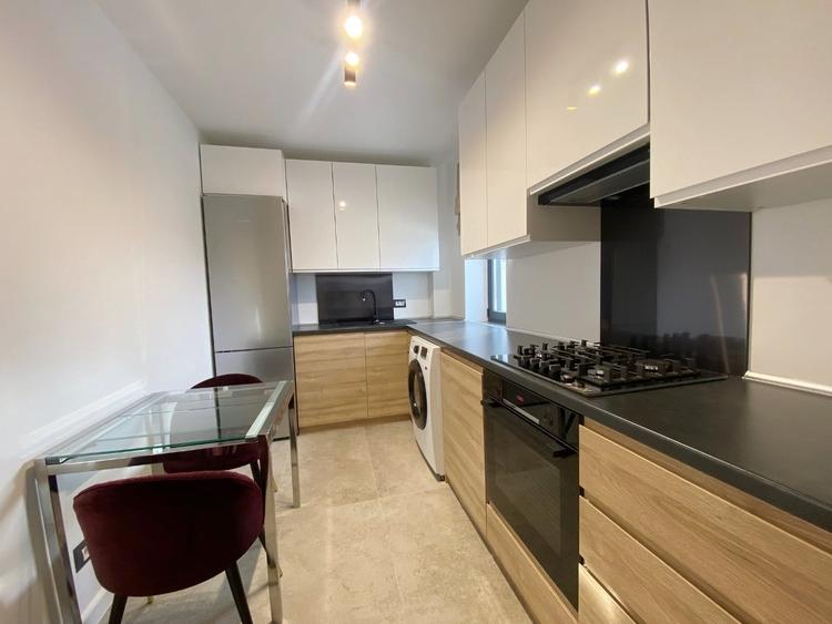 Apartament cu 3 camere semidecomandat, mobilat în P-ta Presei Libere