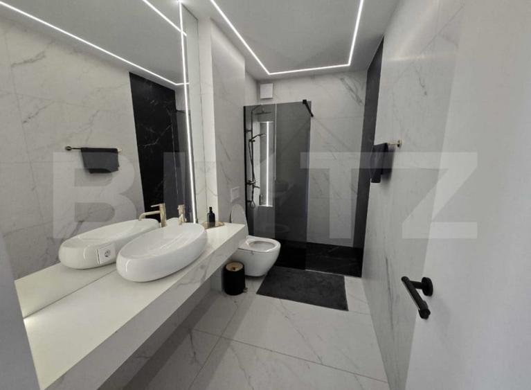 Casă cu 5 camere cu Teren 400 Mp în Central