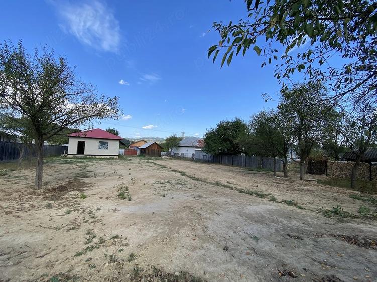 Teren de 1028 mp, în Năruja