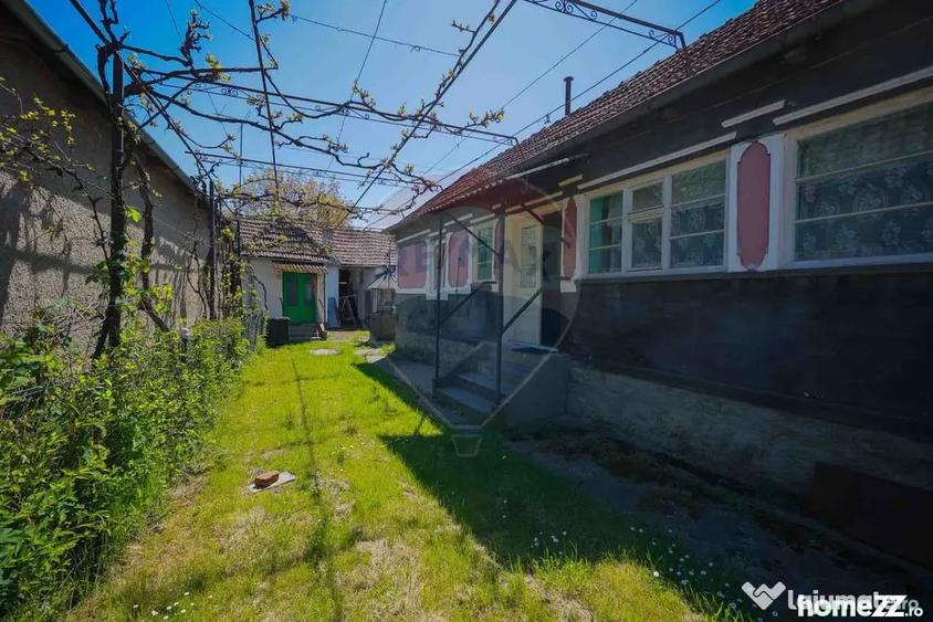 Casă cu 4 camere cu Teren 901 Mp în Vadu Crișului