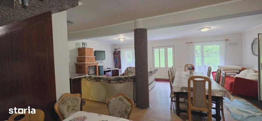 Casă cu 5 camere cu Teren 1200 Mp în Bratca
