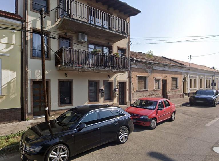 Birou, de 76 mp, în Central