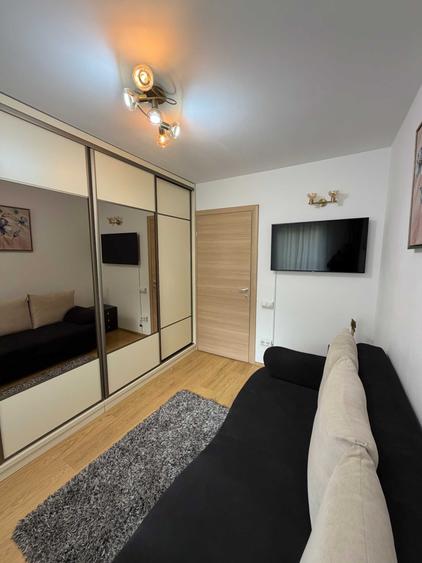 Apartament cu 3 camere semidecomandat în Dosu Bricii