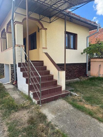 Casă cu 3 camere cu Teren 2800 Mp în Lelești