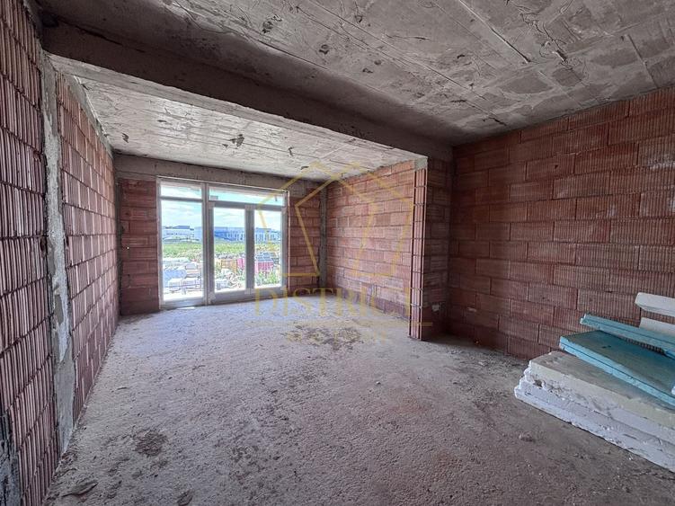 Apartament cu 4 camere decomandat în Buziașului