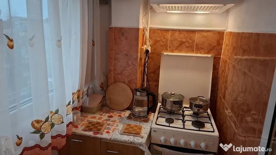 Apartament cu 2 camere semidecomandat în Poarta 6